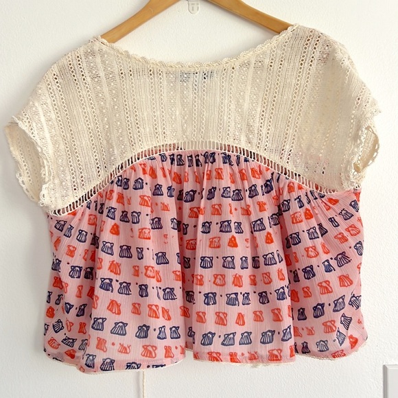 Urban Outfitters Kimchi Blue Gia Babydoll Blouse with Seashell Pattern NWOT - Picture 8 of 16